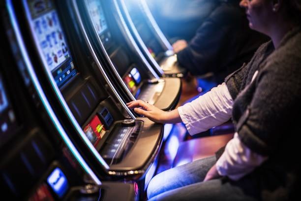 Mesin Arcade winning spin result showing matched symbols across active paylines and payout total